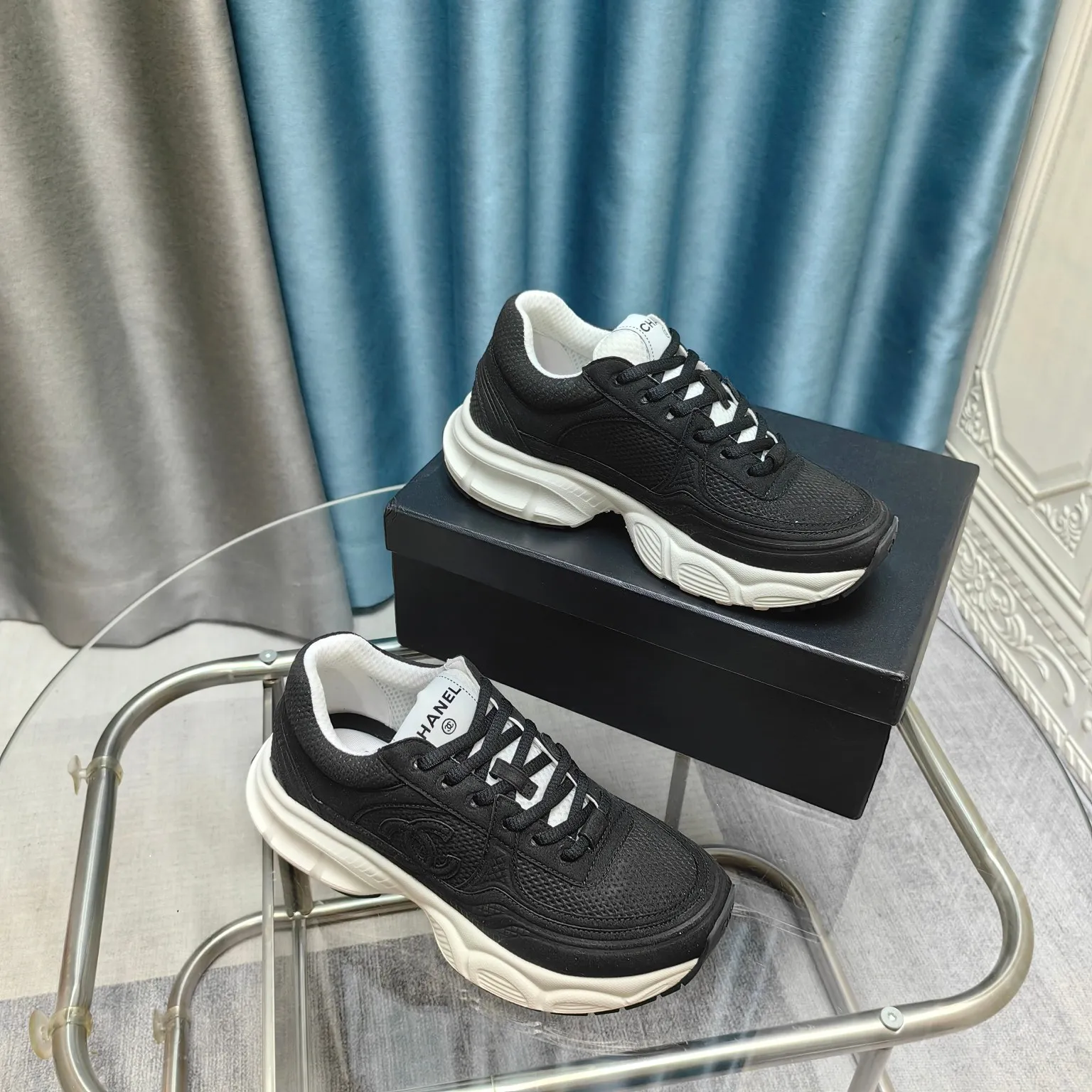 p680🐮🐮Chanel Chanel dad shoes, men and women couples - 2025 counter top casual sports shoes This classic design; the upper is electro-embroidered with a variety of techniques; the outsole is fashionable and sporty; it is unusual to incorporate a variety of color matching elements... The diversified mix and match is very beautiful and versatile, casual, fashionable, sports and outdoor can be taken into account... ꫛꫀꪝ Go➫ Material: ❶Upper is made of: Original imported first-layer silk cowhide + original waterproof cloth + original first-layer cowhide ❷Inner lining: original sheep lining + mesh ❸Outsole based on: original TPU combination outsole Special counter boutique packaging complete set for women 35–41